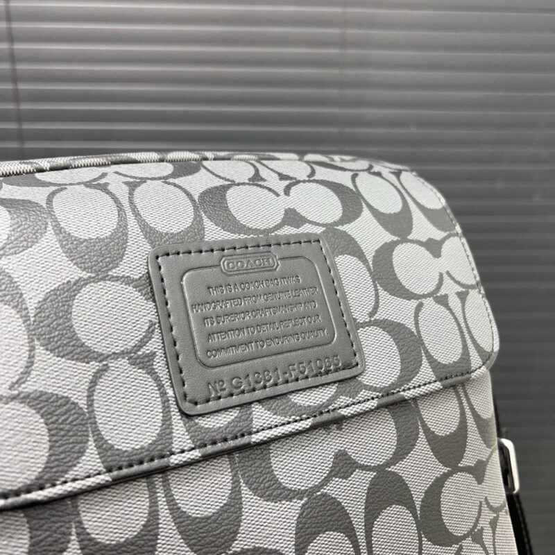 【AT9570】CoachのクラシックなC柄郵便バッグ、都会のエリートのための実用的なファッションアイテム | Coach