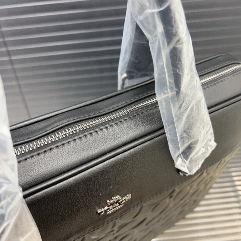 【AT9571】Coach（コーチ）のビジネスブリーフケース - 豪華な内装と機能性を兼ね備えた高級レザーアクセサリー | Coach New York