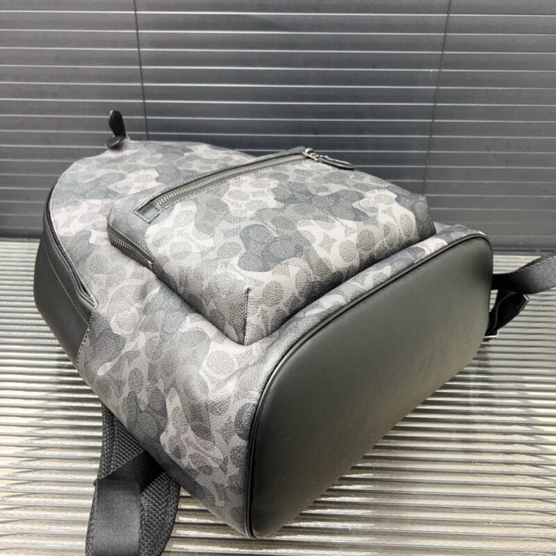 【AT9573】コーチ（Coach）シグネチャーカモフラージュリュックサック - 最高級の都市美学を体現 | Coach New York
