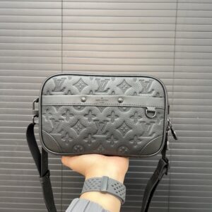 【AT9577】ルイ・ヴィトンAlphaシリーズ ブラック牛革シングルショルダーバッグ | Louis Vuitton
