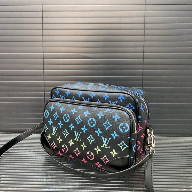 【AT9579】ルイ・ヴィトン（Louis Vuitton）スプリングカプセルコレクション：カラフルなグラデーションメッセンジャーバッグ | Louis Vuitton Malletier