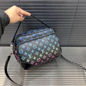 【AT9579】ルイ・ヴィトン（Louis Vuitton）スプリングカプセルコレクション：カラフルなグラデーションメッセンジャーバッグ | Louis Vuitton Malletier