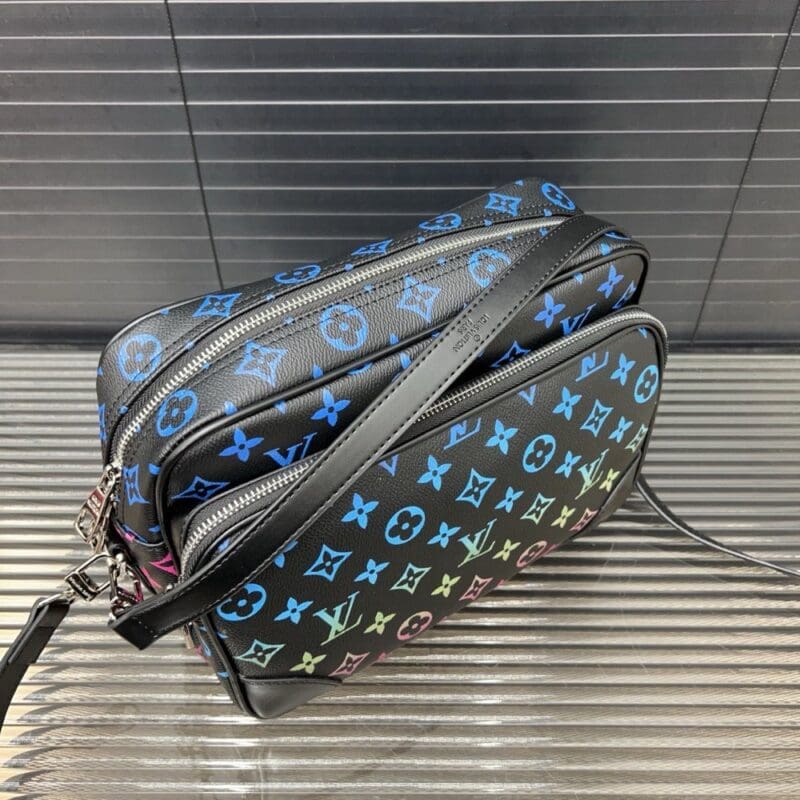【AT9579】ルイ・ヴィトン（Louis Vuitton）スプリングカプセルコレクション：カラフルなグラデーションメッセンジャーバッグ | Louis Vuitton Malletier