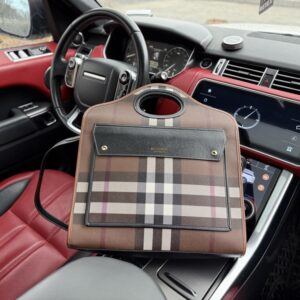 【AT9589】バーバリー クラシックチェック柄ハンドバッグ - 高級感と品位を演出 | Burberry
