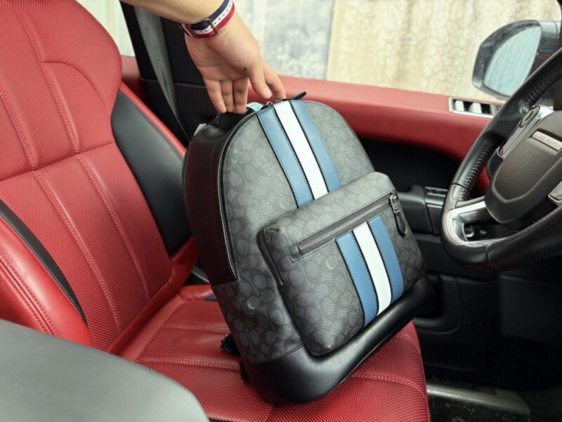 【AT9590】COACHコーチノートパソコンバックパック - 高級な人工皮革と都会のエレガンス | Coach