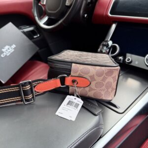 【AT9591】Coach Charterシリーズ ファッションカメラバッグ 都会のエリートを演出する豪華な相棒 | Coach New York