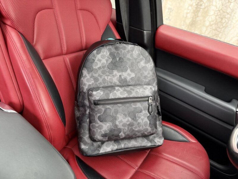 【AT9598】Coach（コーチ）Signature 32 迷彩デイパック - 個性的な力強さと贅沢な都市エリートの選択肢 | Coach New York