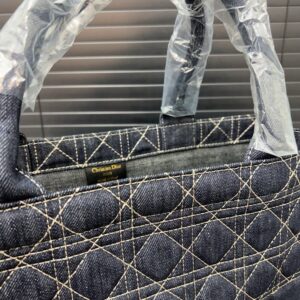 【AT9602】Dior Book Tote - ディオール ブック トートバッグ | Dior