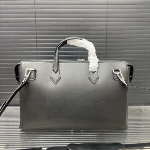 【AT9606】モンブランビジネスバッグ - グレーカラーの高品質牛革素材、優雅で機能的なビジネスバッグ | Montblanc