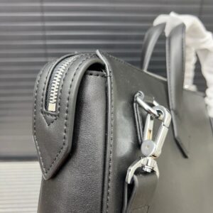 【AT9606】モンブランビジネスバッグ - グレーカラーの高品質牛革素材、優雅で機能的なビジネスバッグ | Montblanc