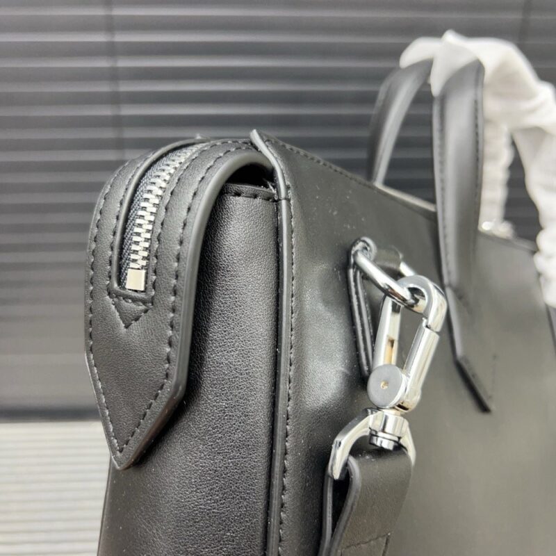 【AT9606】モンブランビジネスバッグ - グレーカラーの高品質牛革素材、優雅で機能的なビジネスバッグ | Montblanc