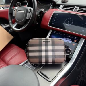 【AT9615】クラシックなチェック柄レザーテクスチャ チェック柄クラッチバッグ ダークウッドブラウン Prada | Burberry London