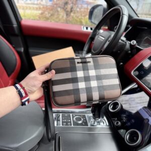 【AT9615】クラシックなチェック柄レザーテクスチャ チェック柄クラッチバッグ ダークウッドブラウン Prada | Burberry London