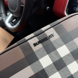 【AT9615】クラシックなチェック柄レザーテクスチャ チェック柄クラッチバッグ ダークウッドブラウン Prada | Burberry London