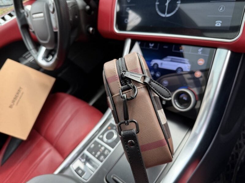 【AT9615】クラシックなチェック柄レザーテクスチャ チェック柄クラッチバッグ ダークウッドブラウン Prada | Burberry London