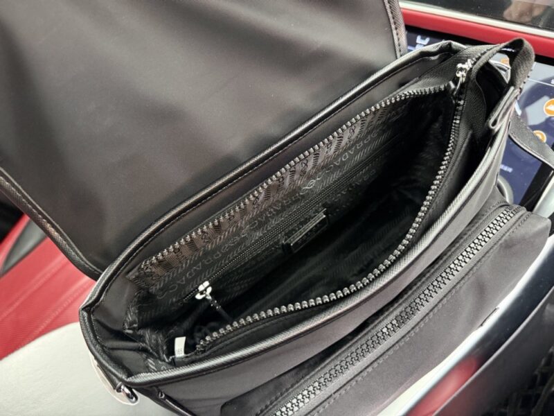 【AT9619】プラダのクラシックなビジネスショルダーバッグ：都会の精鋭が求める贅沢なスタイル | Prada Milano