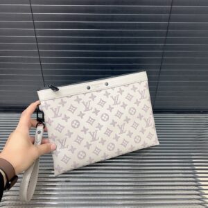 【AT9628】ルイ・ヴィトンのPochette To-Go 封筒型バッグ 20 x 30 cm モノグラム柄 ハンドバッグ | Louis Vuitton Malletier