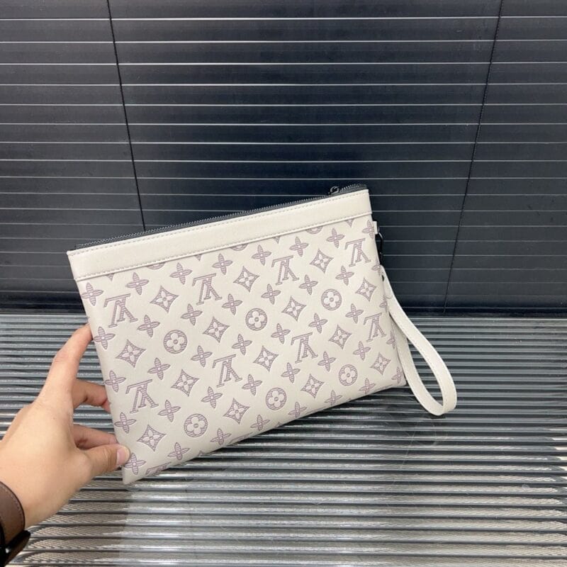【AT9628】ルイ・ヴィトンのPochette To-Go 封筒型バッグ 20 x 30 cm モノグラム柄 ハンドバッグ | Louis Vuitton Malletier