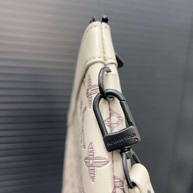 【AT9628】ルイ・ヴィトンのPochette To-Go 封筒型バッグ 20 x 30 cm モノグラム柄 ハンドバッグ | Louis Vuitton Malletier