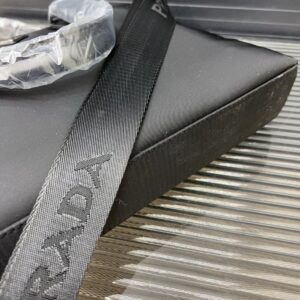 【AT9630】プラダ トップクラスのレザービジネスバッグ - 高級公文書バッグ、ビジネスミーティングやオフィスで使用可能 | Prada Milano
