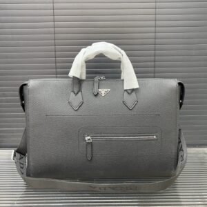 【AT9631】プラダ（Prada）の高級ビジネス書類バッグ - 最高級牛革製でエレガントなビジネスアイテム | Prada Italy