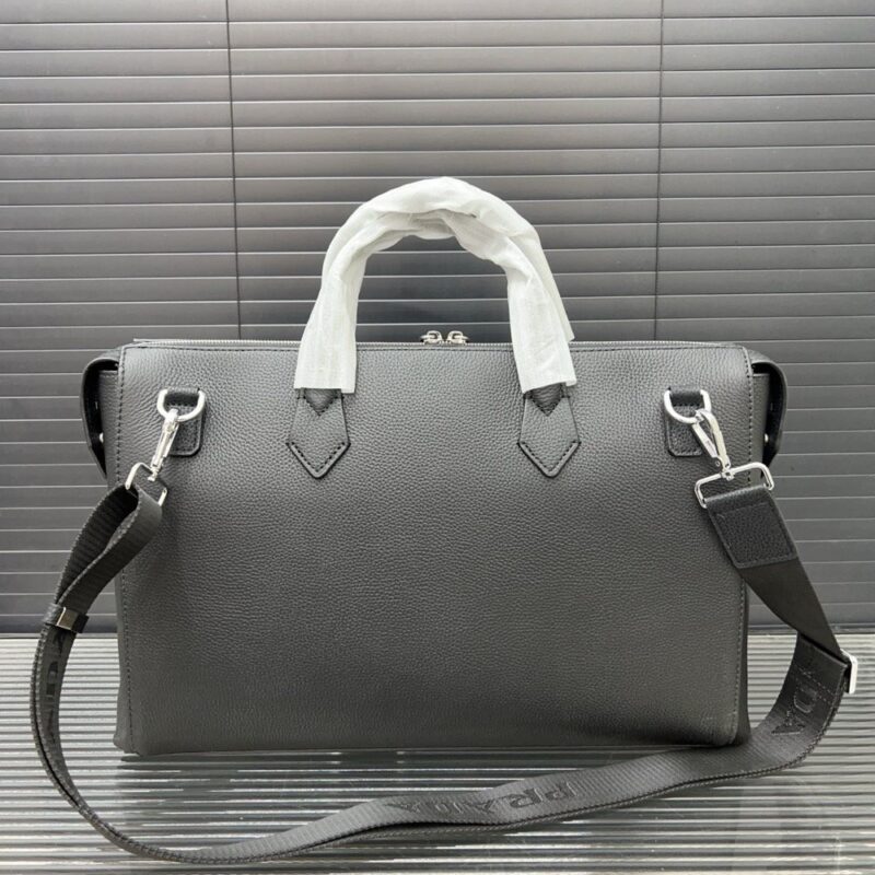 【AT9631】プラダ（Prada）の高級ビジネス書類バッグ - 最高級牛革製でエレガントなビジネスアイテム | Prada Italy