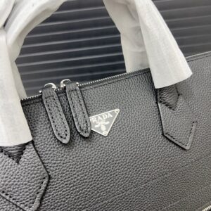 【AT9631】プラダ（Prada）の高級ビジネス書類バッグ - 最高級牛革製でエレガントなビジネスアイテム | Prada Italy