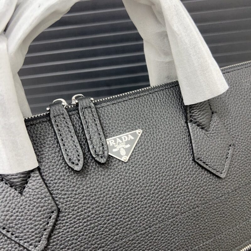 【AT9631】プラダ（Prada）の高級ビジネス書類バッグ - 最高級牛革製でエレガントなビジネスアイテム | Prada Italy