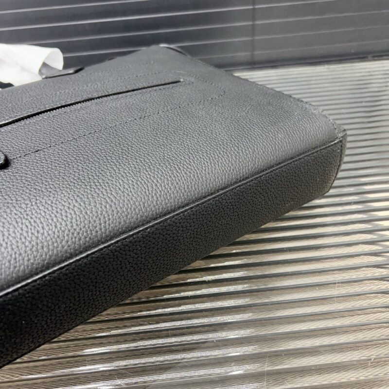 【AT9631】プラダ（Prada）の高級ビジネス書類バッグ - 最高級牛革製でエレガントなビジネスアイテム | Prada Italy