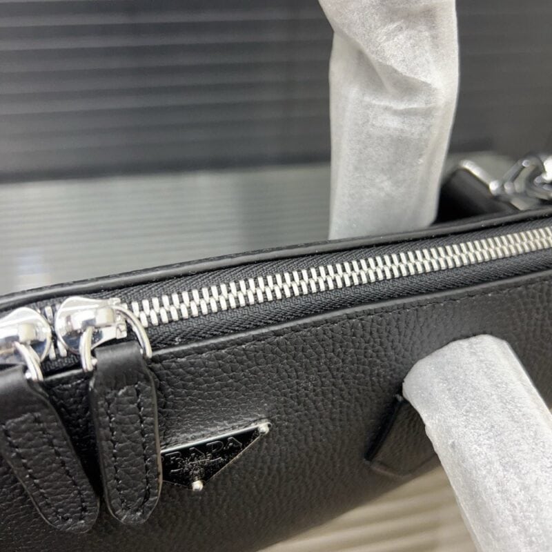 【AT9631】プラダ（Prada）の高級ビジネス書類バッグ - 最高級牛革製でエレガントなビジネスアイテム | Prada Italy