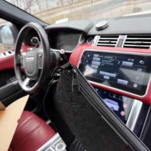 【AT9636】ルイ・ヴィトンメンズロゴ型押しレザーメッセンジャーバッグ、都会のスタイルに最適、贅沢感と機能のバランス | Louis Vuitton
