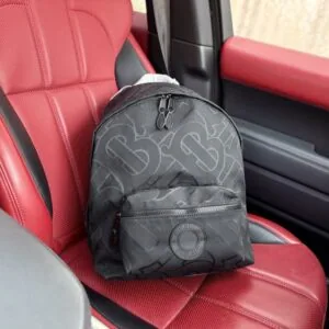 【AT9640】バーバリー BURBERRY デザイン美学を融合した高級ブラックリュックサック | Burberry London