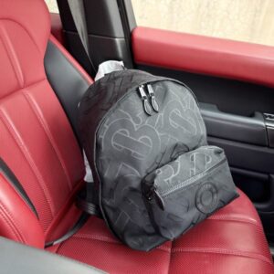 【AT9640】バーバリー BURBERRY デザイン美学を融合した高級ブラックリュックサック | Burberry London