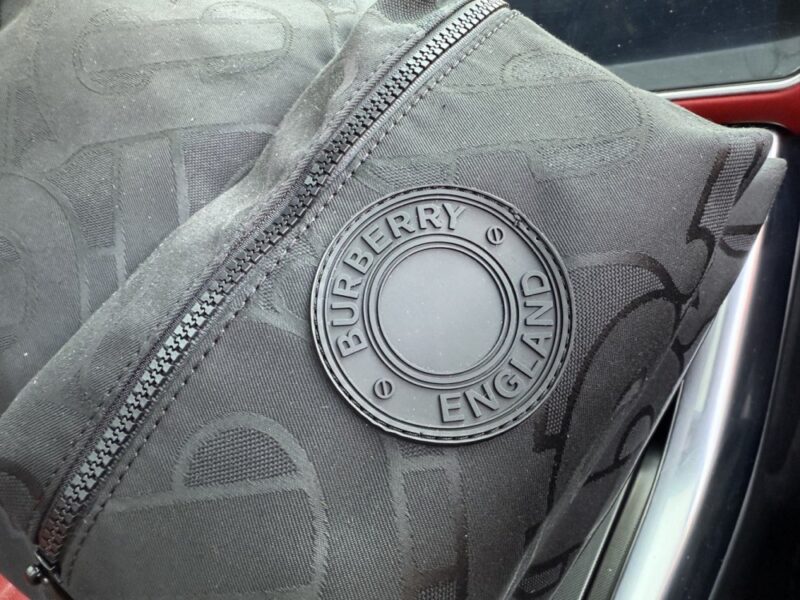 【AT9640】バーバリー BURBERRY デザイン美学を融合した高級ブラックリュックサック | Burberry London