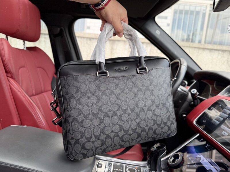 【AT9647】Coach（コーチ）ビジネス書類入れ 高級PVC素材使用37x27x6cm クラシックダブルC模様付き | Coach New York