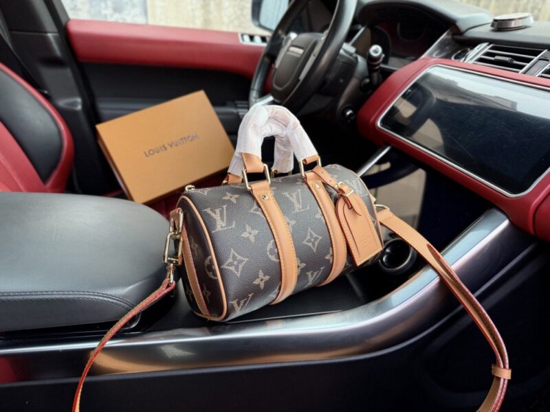 【AT9649】ルイ・ヴィトンのモノグラムキャンバスと牛革のポストバッグ | Louis Vuitton Paris