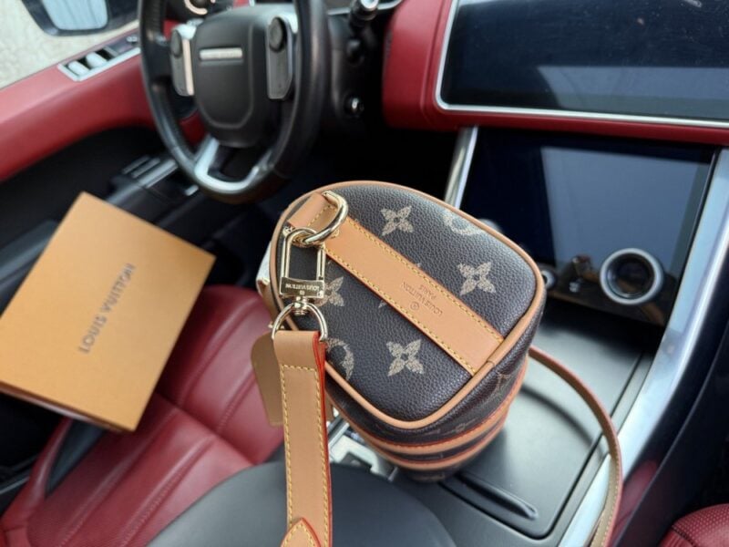 【AT9649】ルイ・ヴィトンのモノグラムキャンバスと牛革のポストバッグ | Louis Vuitton Paris