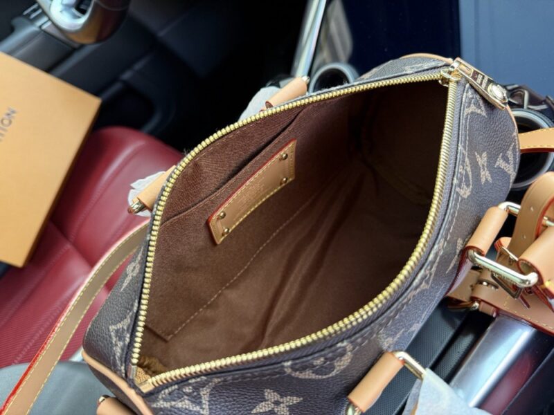 【AT9649】ルイ・ヴィトンのモノグラムキャンバスと牛革のポストバッグ | Louis Vuitton Paris