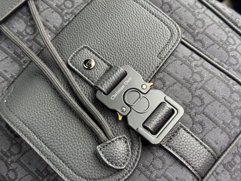 【AT9658】高級ブランドの本革バックパック - エレガントなグレーとブラックのOBLIQUE模様 - Prada | Dior Paris