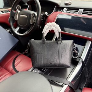 【AT9668】Diorのグラビティレザーショルダーバッグ - 都会的な贅沢と卓越なクラフトマンシップ | Dior