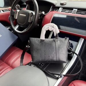 【AT9668】Diorのグラビティレザーショルダーバッグ - 都会的な贅沢と卓越なクラフトマンシップ | Dior