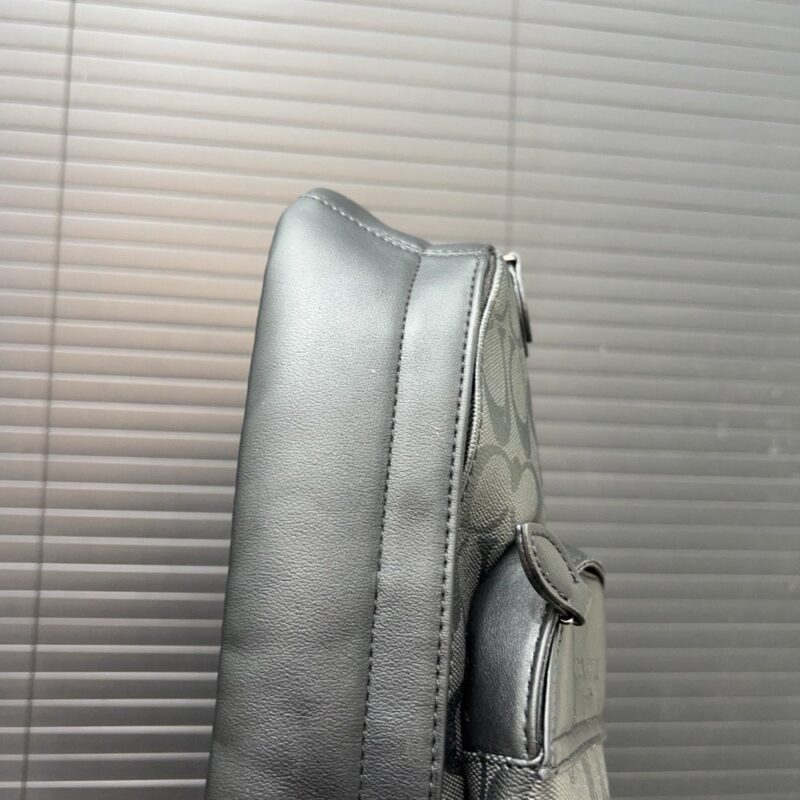【AT9670】COACH（コーチ）Grahamショルダーバッグ - 都会のビジネスエリート必携アイテム | Coach New York