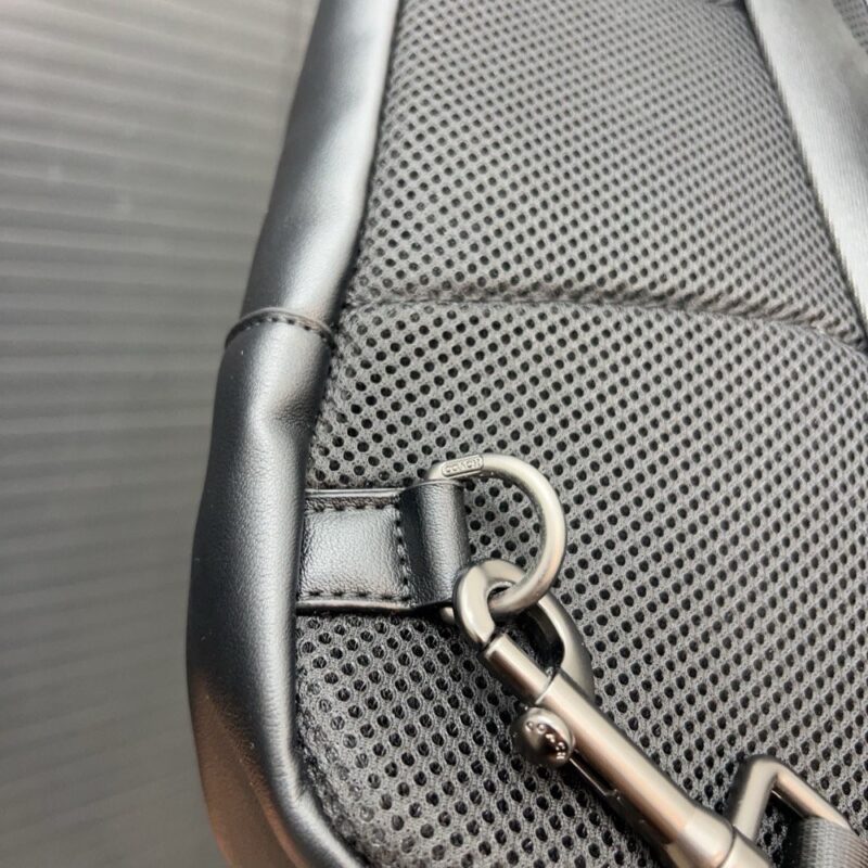【AT9670】COACH（コーチ）Grahamショルダーバッグ - 都会のビジネスエリート必携アイテム | Coach New York