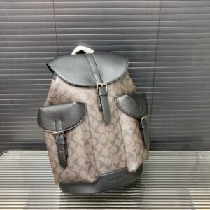 【AT9674】Coach Warnerバックパックの都会的なスタイルと贅沢感が魅力的なメンズファッションアクセサリー | Coach