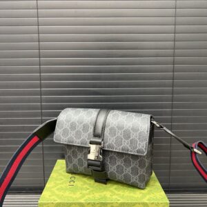 【AT9675】グッチのGG Supremeミニ斜め掛けバッグ - 都会的なエレガンスを演出する | Gucci