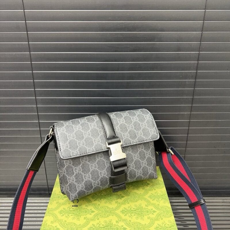 【AT9675】グッチのGG Supremeミニ斜め掛けバッグ - 都会的なエレガンスを演出する | Gucci