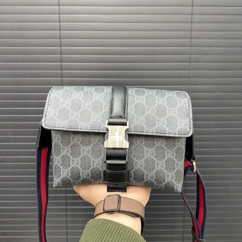 【AT9675】グッチのGG Supremeミニ斜め掛けバッグ - 都会的なエレガンスを演出する | Gucci