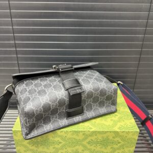 【AT9675】グッチのGG Supremeミニ斜め掛けバッグ - 都会的なエレガンスを演出する | Gucci