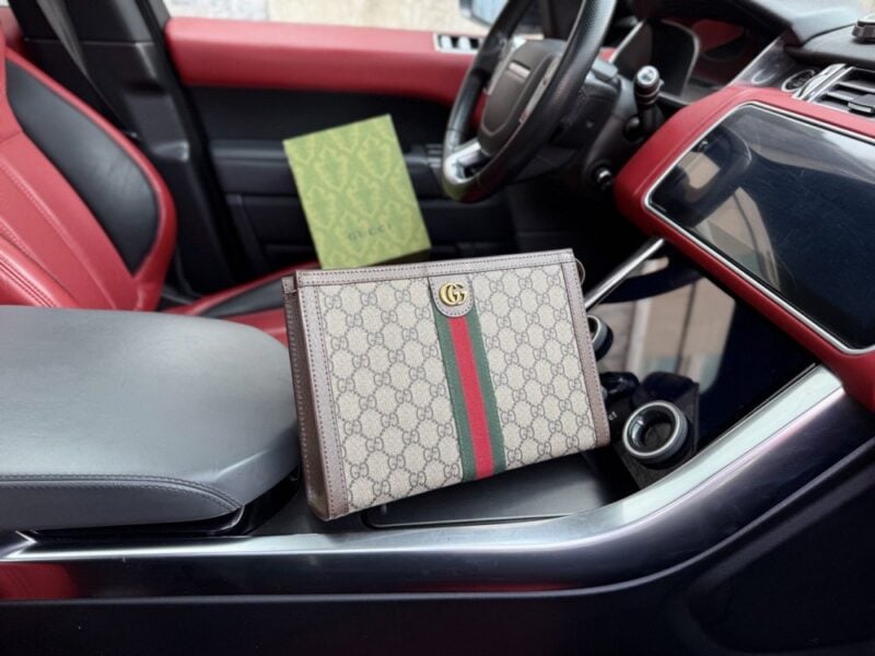 【AT9676】グッチ（Gucci）Ophidiaシリーズ ブラウンダミエ柄クラッチバッグ - 高級帆布素材、グリーンとレッドストライプ アクセント付き | Gucci