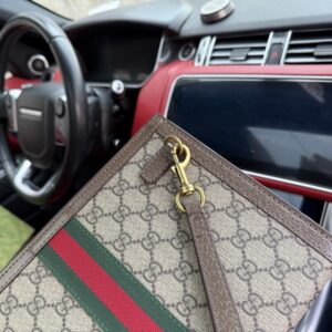 【AT9676】グッチ（Gucci）Ophidiaシリーズ ブラウンダミエ柄クラッチバッグ - 高級帆布素材、グリーンとレッドストライプ アクセント付き | Gucci